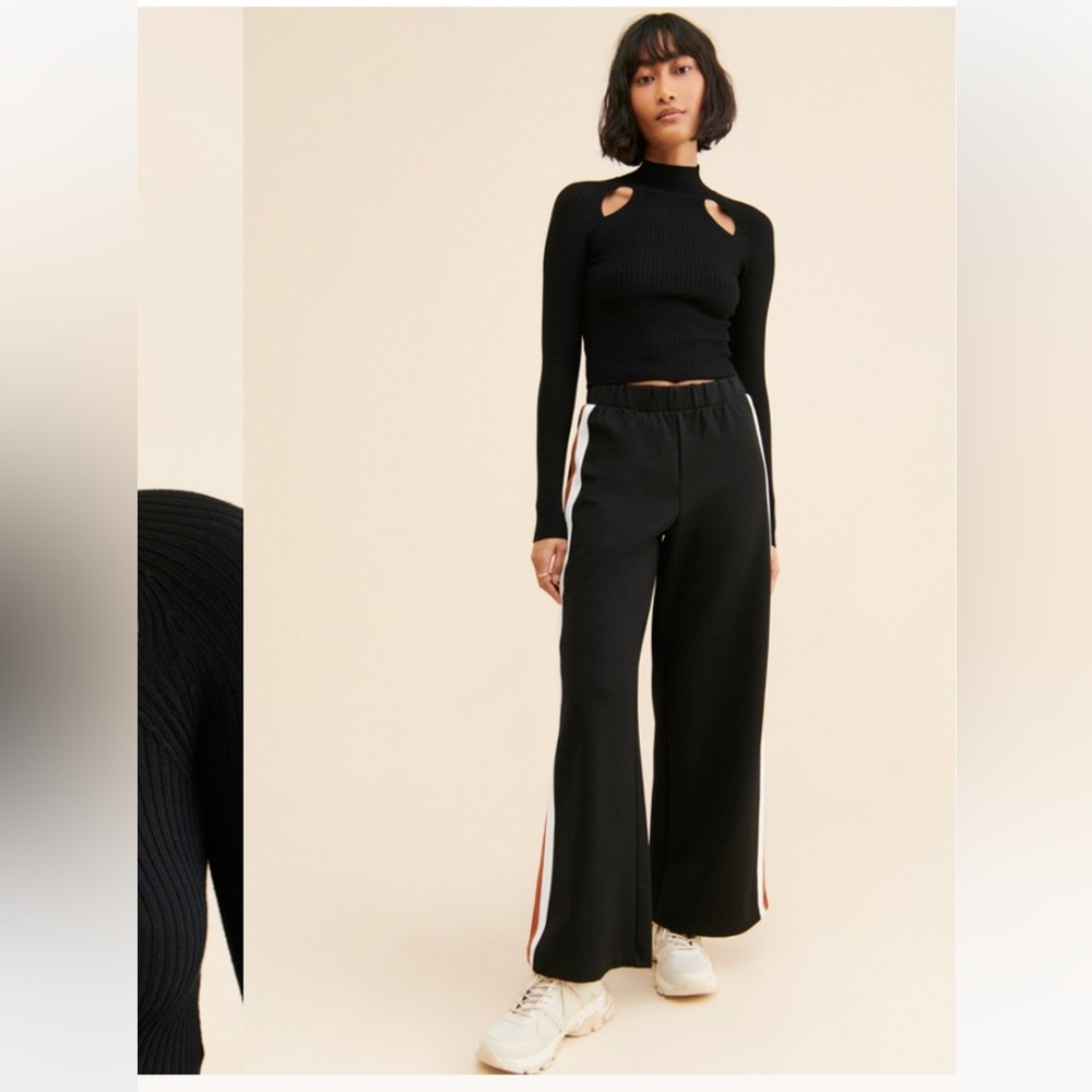 Urban Outfitters Aria Turtleneck Ribbed Long Sleeve Crop Top Sweater w Keyholes